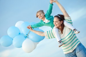 mother child and balloons